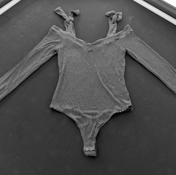 Striped, off-the-shloulder bodysuit - Picture 1 of 4